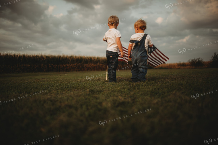 Farm Kids with American Flag 4634