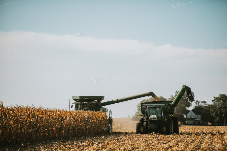 Combine Unloading Corn into Grain Cart 4678