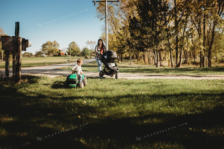 Farm Mom and Farm Kid with Tractor Power Wheels 5011