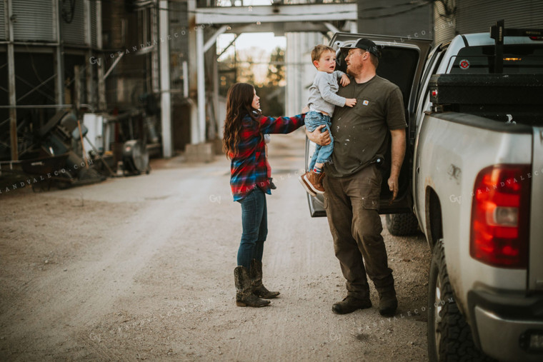 Farm Family at Bin Site 5116