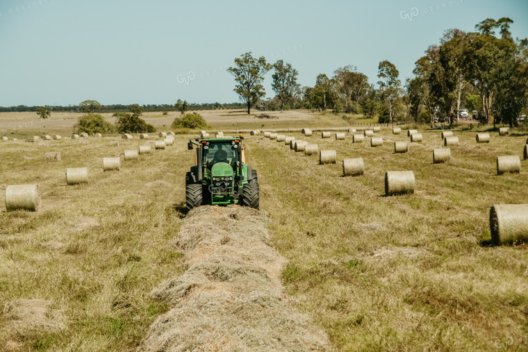 Baling Hay 64107