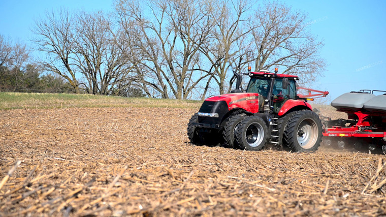 Planting on Hilly Ground 25082