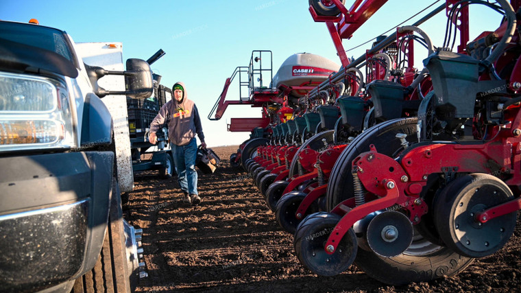 Farmer Preparing for Planting 25180