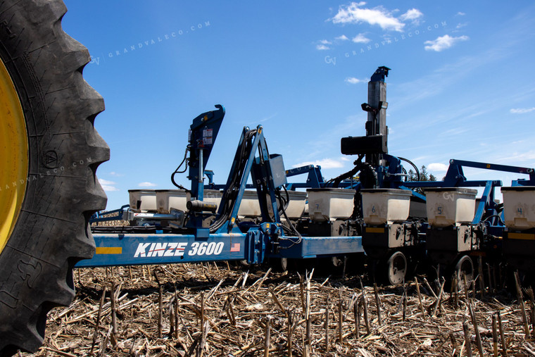 Planting with Kenze Planter 67076