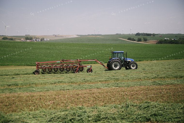 Windrowing Hay Silage 70064