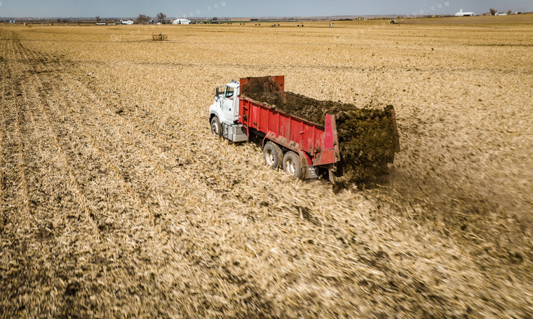 Spreading Manure Drone 56266