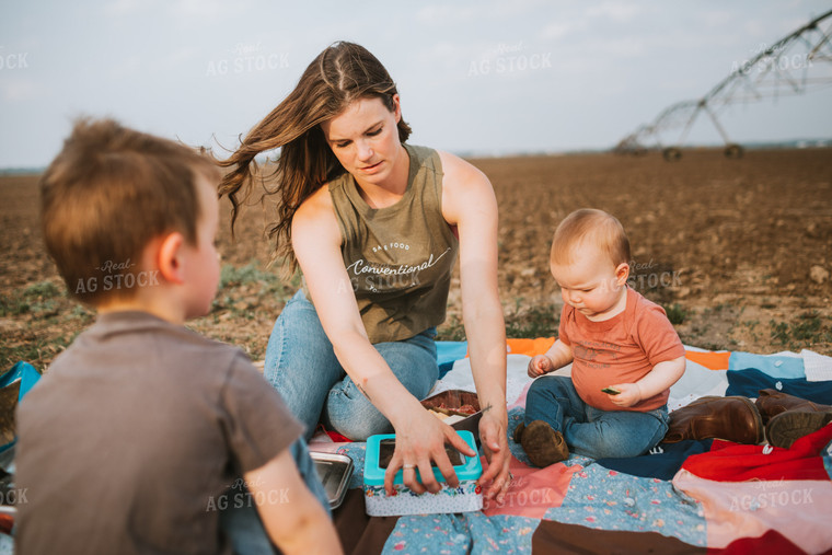 Field Meal During Planting 5603