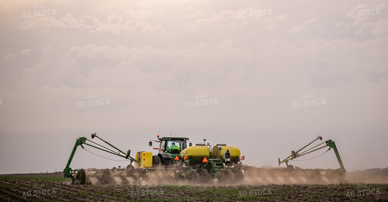 Planter in Field 76097