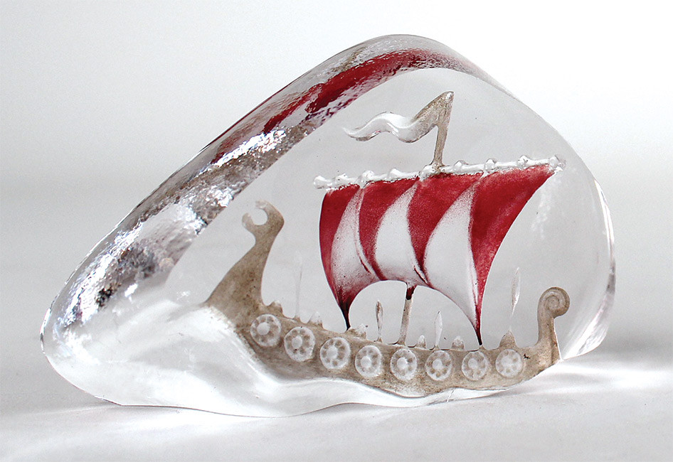 ガラス 船の彫刻　MATTS JONASSON SWEDEN Mats Jonasson Viking Ship Crystal Block - Ingebretsen's Nordic