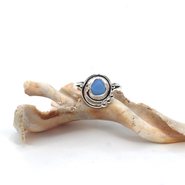 Cornflower Milk Glass Petite Swirl Ring - Size 9