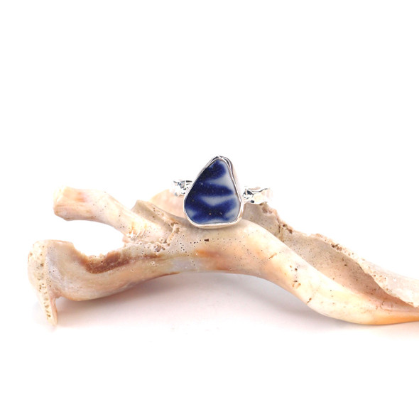 Blue and White Palm Leaf Sea Pottery Wave Ring - Size 9