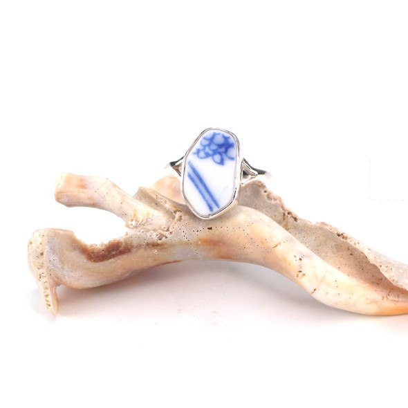 Blue and White Sea Pottery Split Flower Band Ring - Size 9