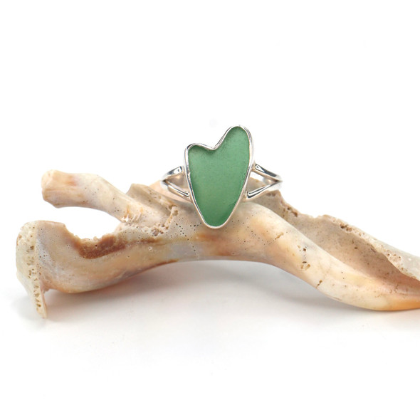 Green Elongated Sea Glass Heart Split Band Ring - Size 9
