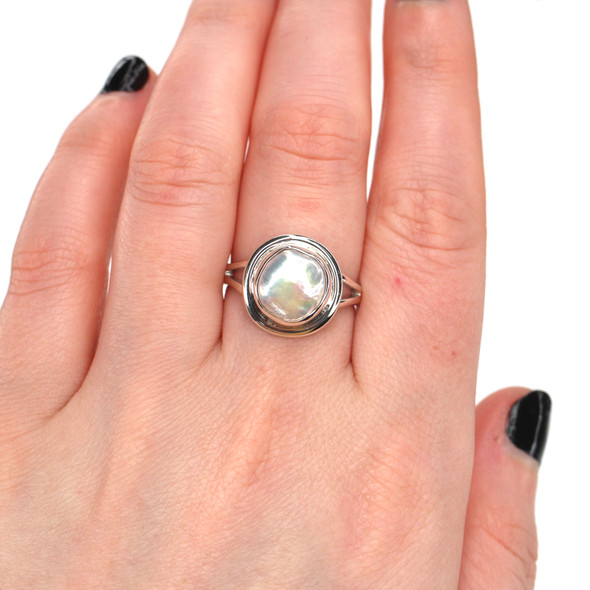 Coin Pearl Splash Double Bezel Split Band Ring - Size 9 Coin Pearl Splash Double Bezel Split Band Ring - Size 9