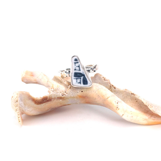 Blue and White Sea Pottery Diamond Wave Ring - Size 9