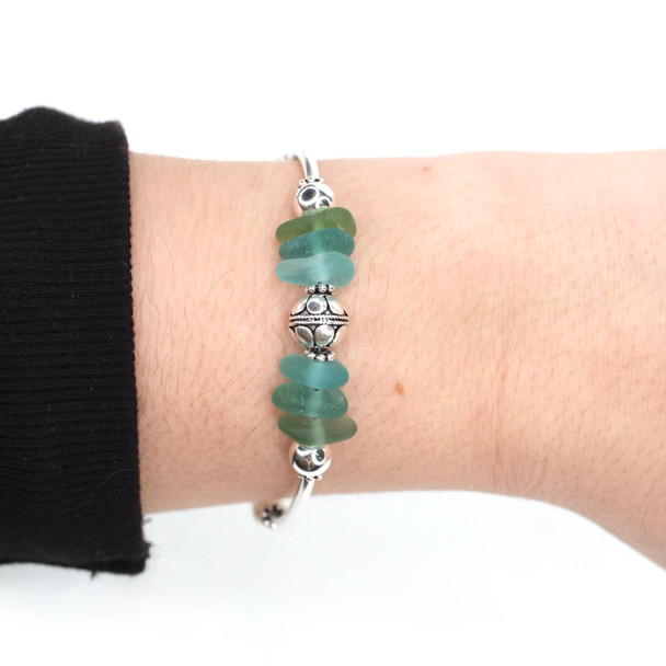 Olive Tropical Blues Sea Glass and Pearl Daisy Bracelet on model for color reference.