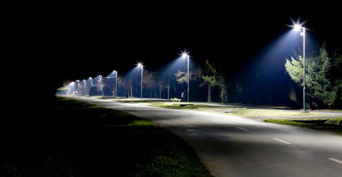 lufthavn Hvor butiksindehaveren How Much Do Street Light Poles Cost? - Lightmart.com