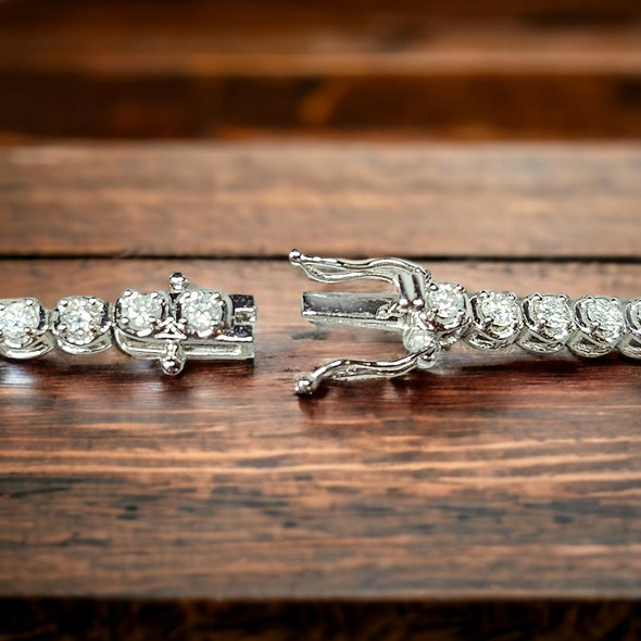  White Gold Diamond Tennis Bracelet, 1.00 .ct .tw 