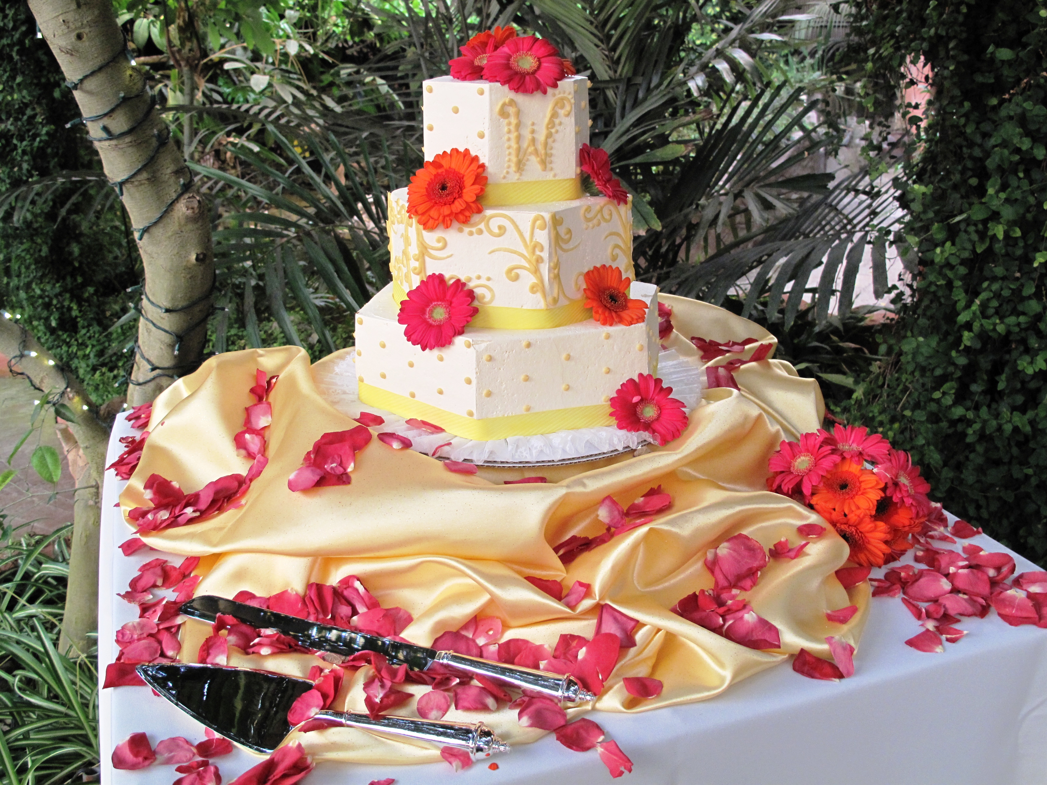 Wedding Cake Magic: Decorating with Freeze-Dried Rose Petals - Flyboy Naturals, Inc