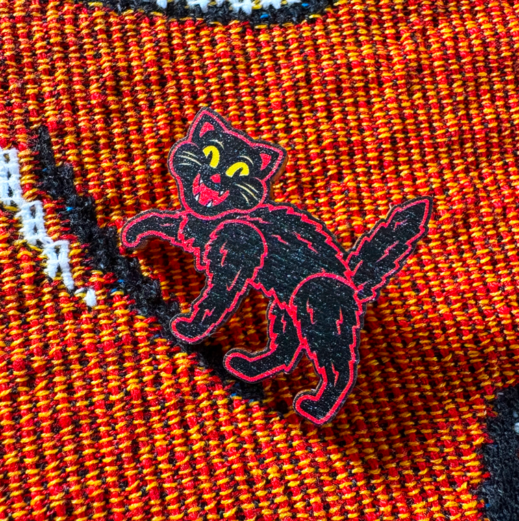 Vintage Halloween Scratch Cat Wooden Pin