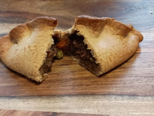 Pouch Pies - Shepherd's Pie Pasties 198g x8 (7oz)
Your favourite Shepherd's Pie all wrapped up in a delicious Pasty!
ALLERGENS: Wheat, Barley, Egg, Butter, Cream, Soy