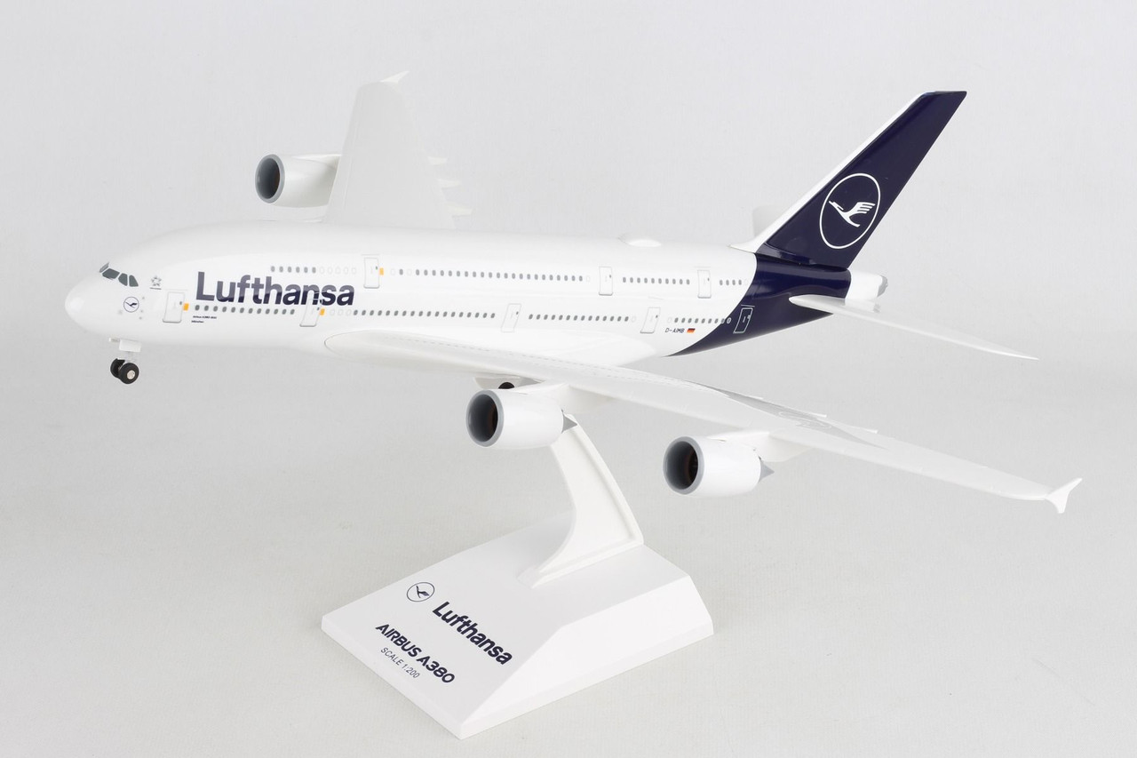 SKYMARKS Lufthansa A380 1/200 W/Gear New Livery - Pilot