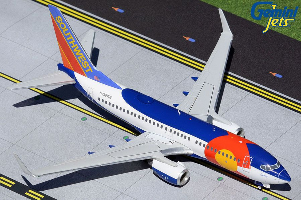 Gemini200 Southwest 737-700 1/200 Colorado One Reg# N230WN - Pilot