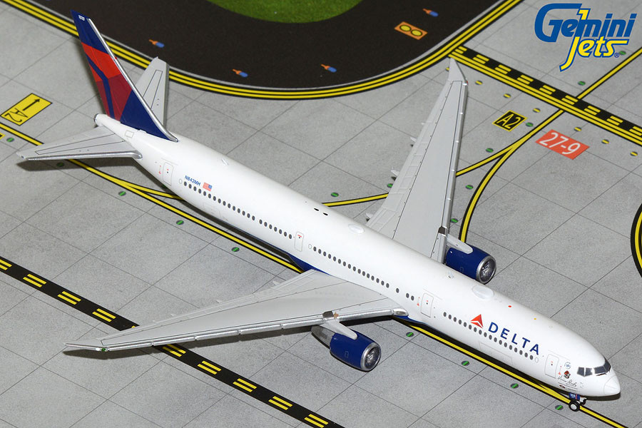 GeminiJets Delta 767-400ER 1/400 Reg# N842MH Vince Dooley - Pilot