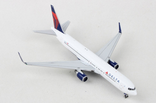 Gemini200 Delta Air Lines 767-300ER 1/200 Reg# N1201P - Pilot 