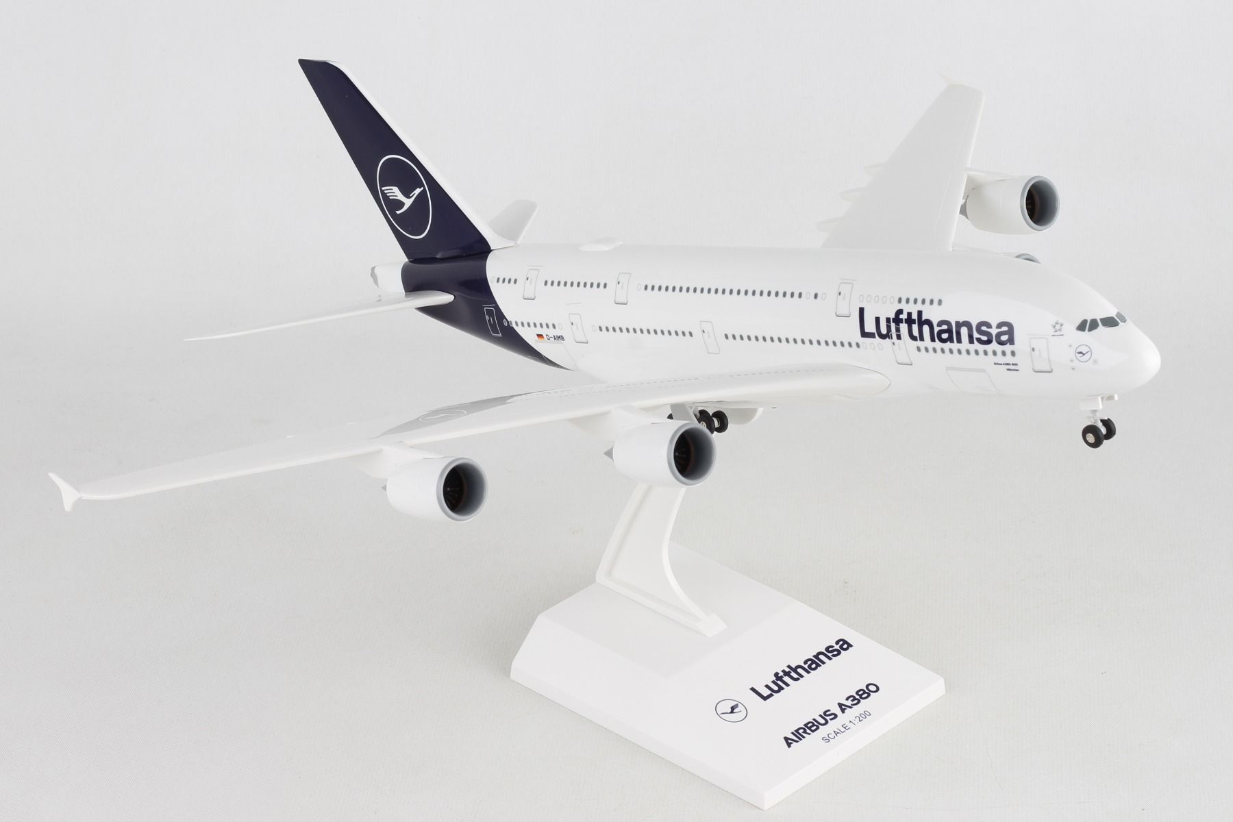 SKYMARKS Lufthansa A380 1/200 W/Gear New Livery - Pilot