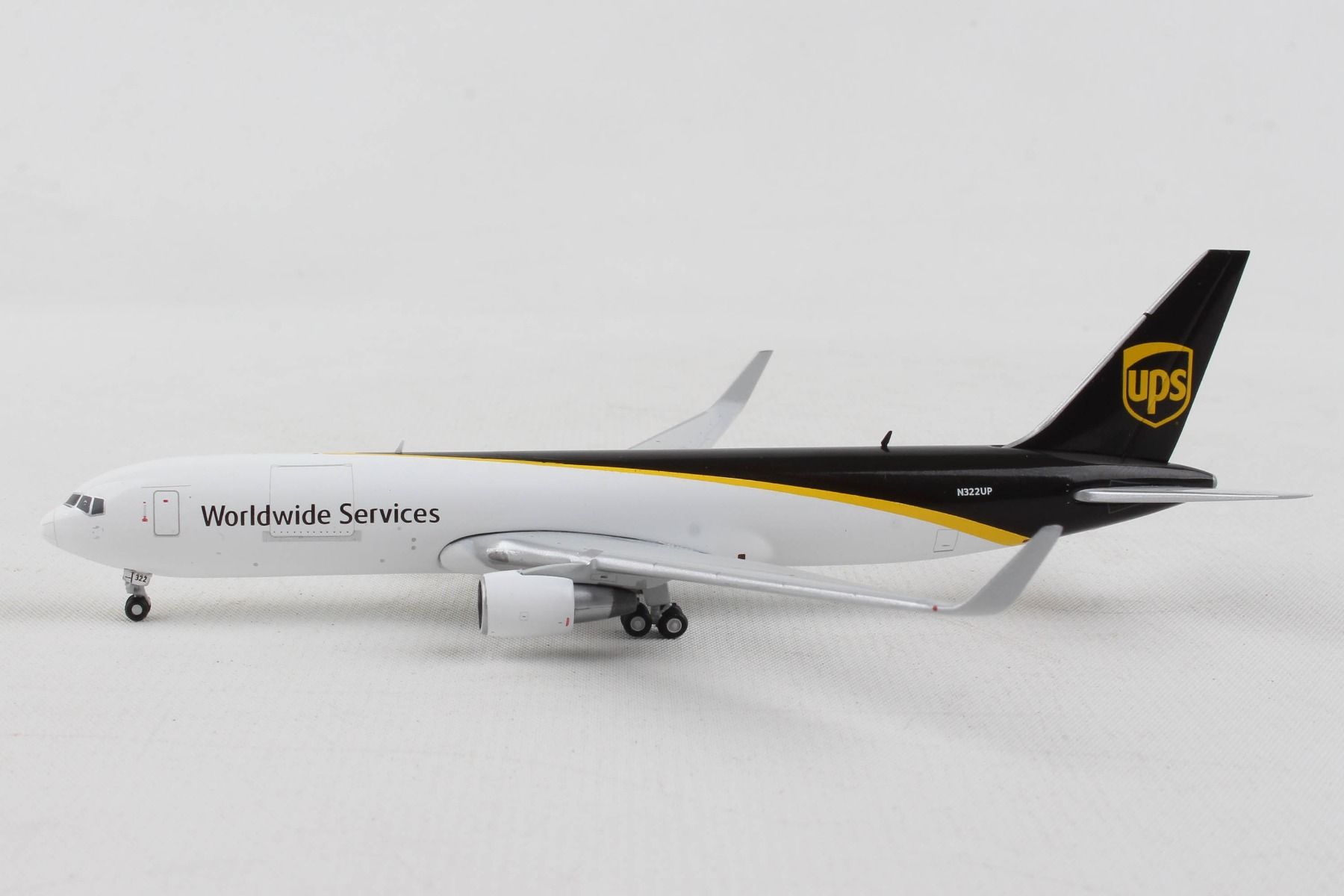 貨物機模型　UPS　B767-300F　1/400　　　　　き GeminiJets UPS 767-300ERF 1/400 Reg# N322UP - Pilot Stuff Online