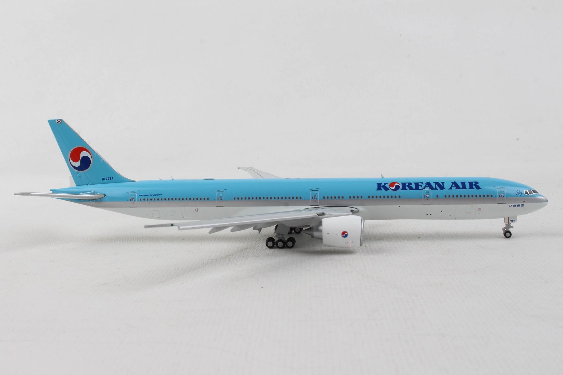 GeminiJets Korean Air 777-300ER 1/400 Reg# HL7784 Flaps Down