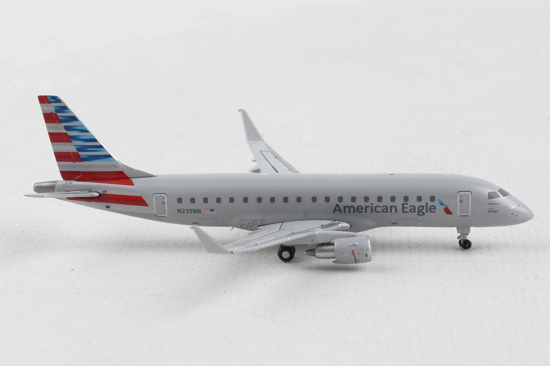 GeminiJets American Eagle E175 1/400 Reg# N233NN - Pilot Stuff Online