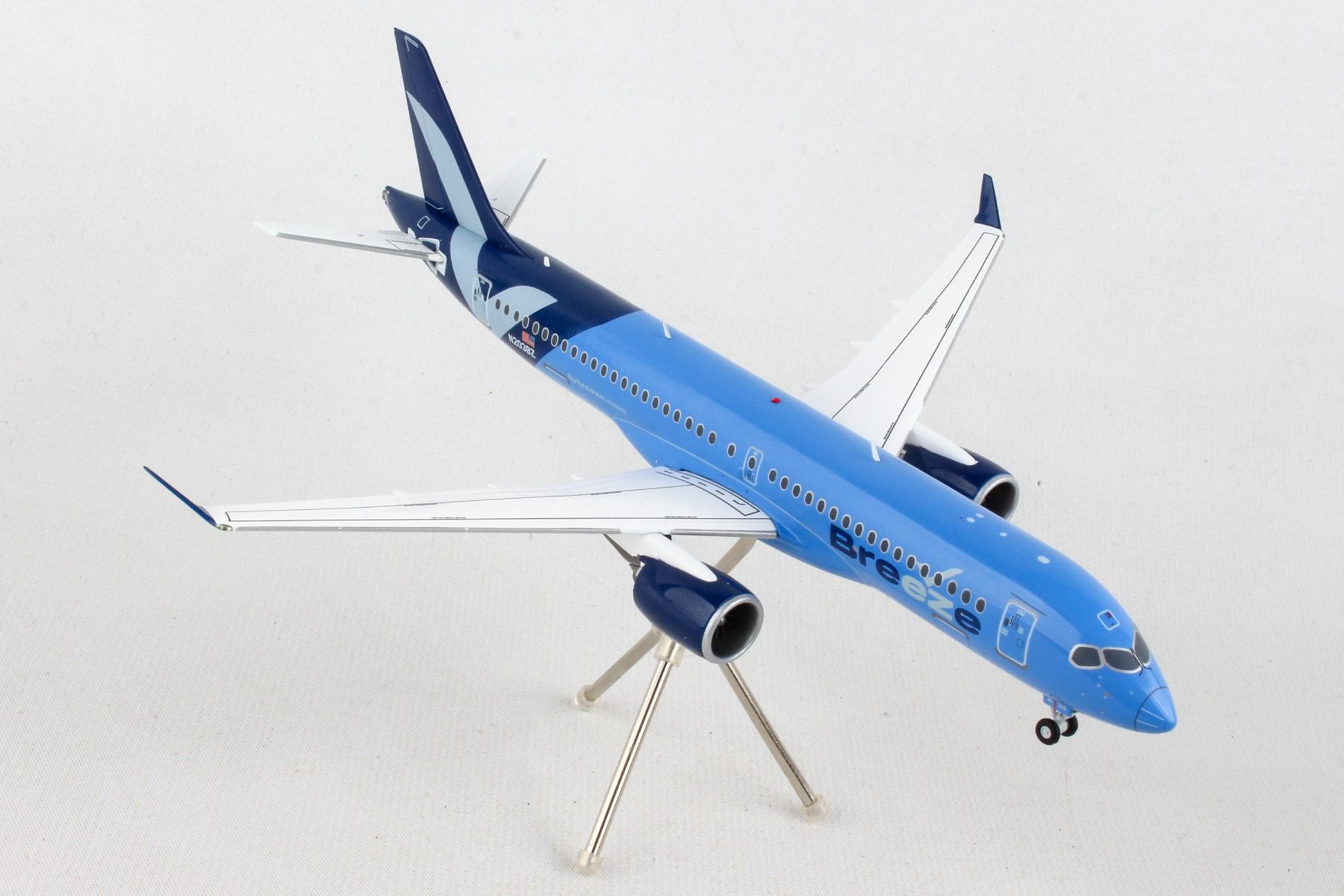 Gemini200 Breeze A220-300 1/200 Reg# N203BZ - Pilot Stuff Online