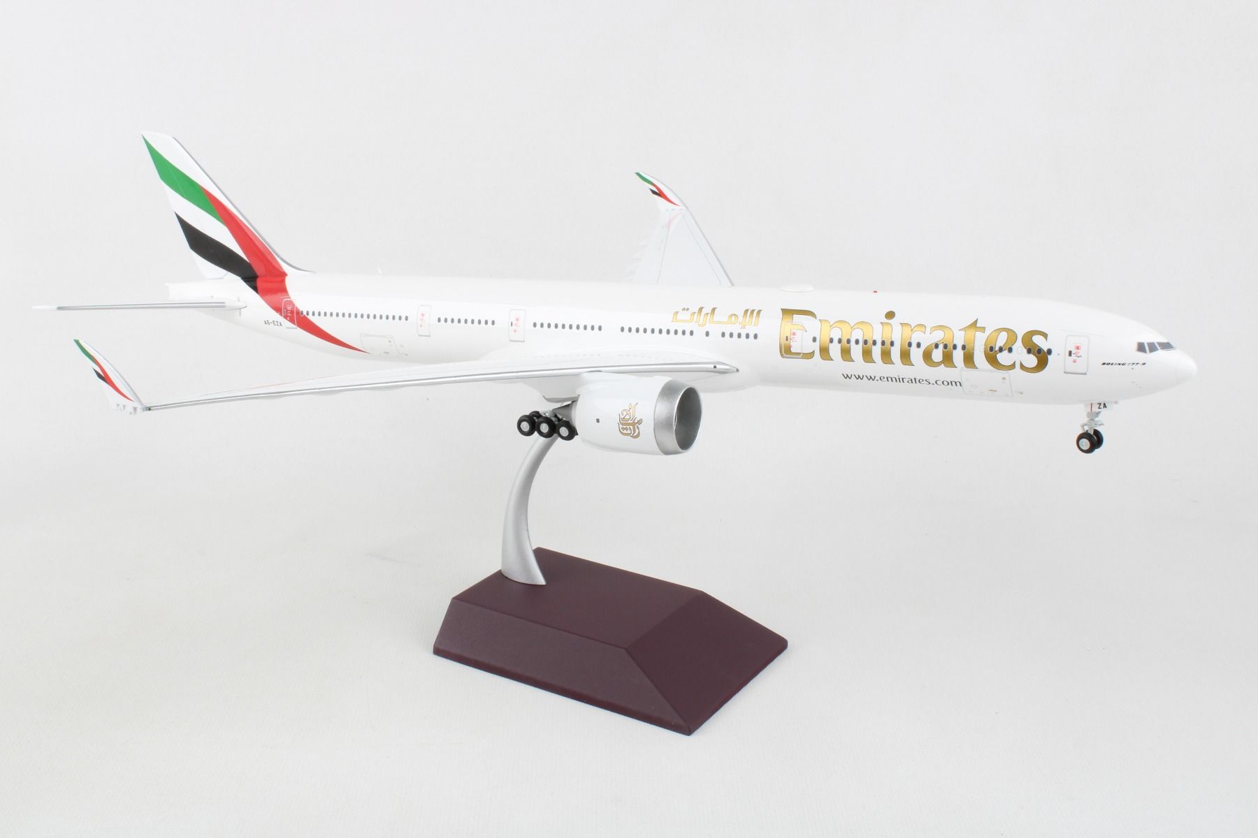 Gemini200 Emirates 777-9X 1/200 Reg# A6-EZA - Pilot Stuff Online