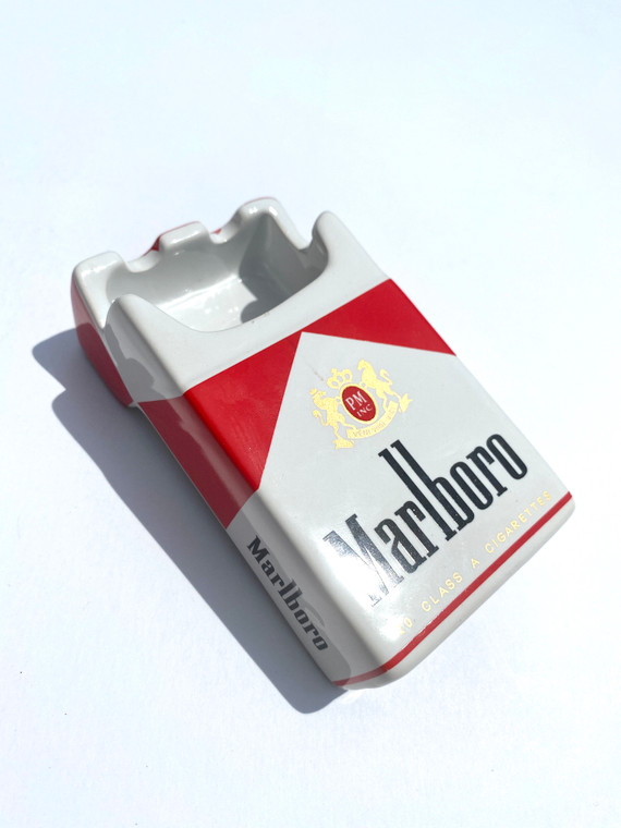 VINTAGE MALBORO RED CIGARETTE BOX ASHTRAY