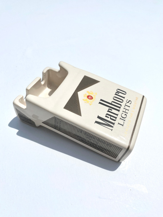 VINTAGE MARLBORO LIGHT CIGARETTE BOX ASHTRAY