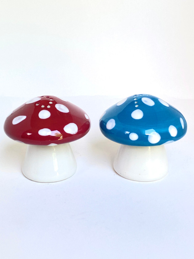 VINTAGE GROOVY MUSHROOM SALT AND PEPPER SHAKER SET