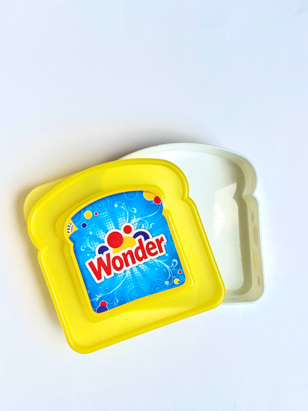 VINTAGE 2010 WONDER BREAD SANDWICH STORAGE CONTAINER (YELLOW LID)