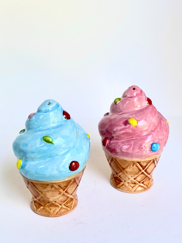 VINTAGE ICE CREAM SALT AND PEPPER SHAKERS