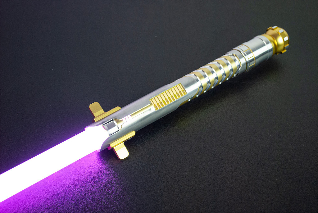 Pristine gold Allegiant Smart Saber® with a gold standard switch. Pristine gold Allegiant Smart Saber® with a gold standard switch.