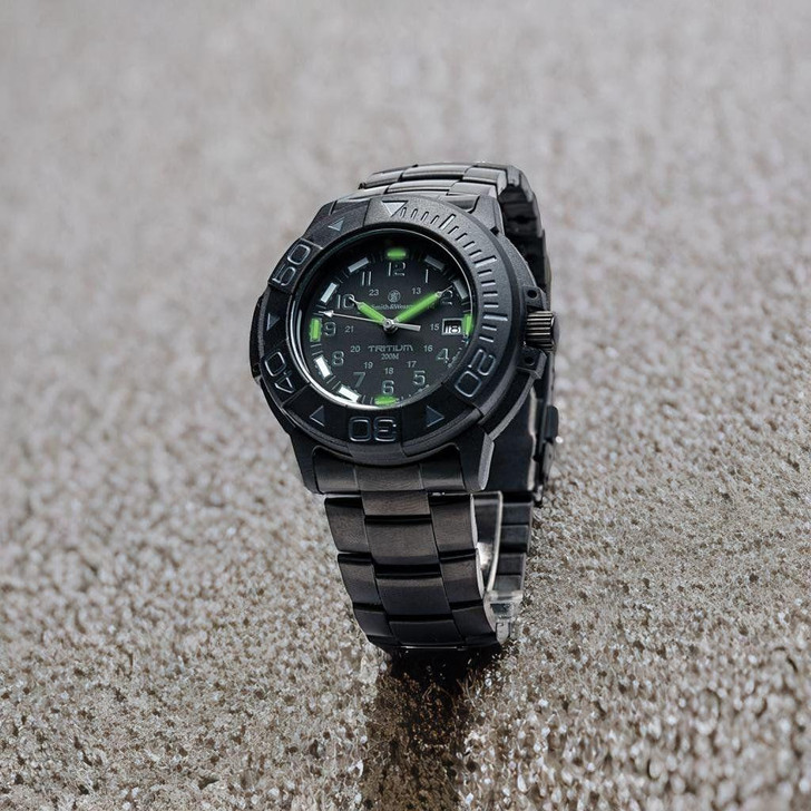  Smith & Wesson Diver Black with Tritium, Metal and Rubber Strap 