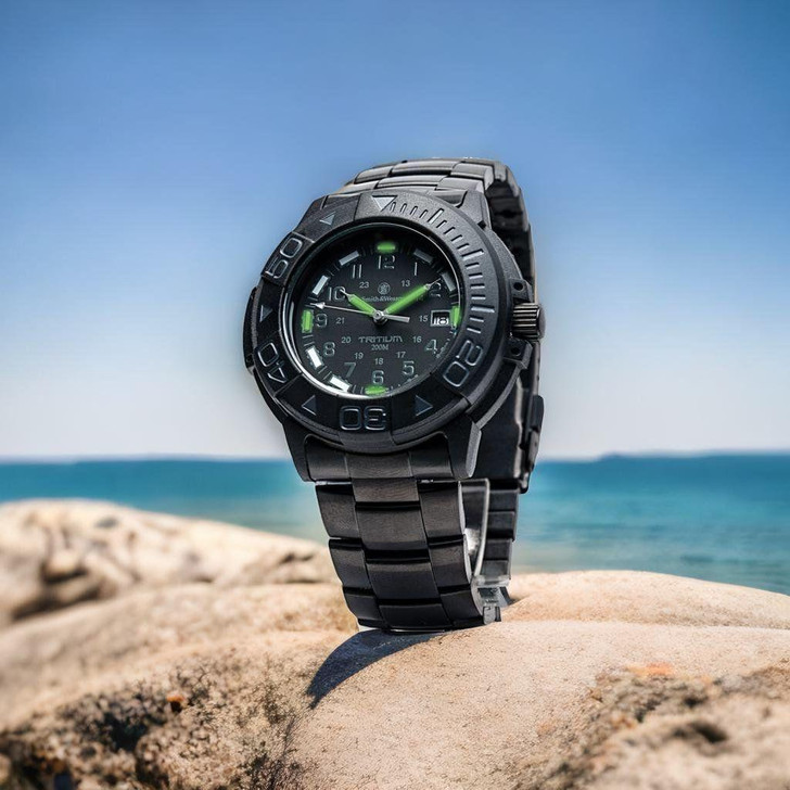  Smith & Wesson Diver Black with Tritium, Metal and Rubber Strap 