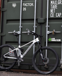 Mondraker Factor 26 2023... a full suspension shredder for younger riders! - MTB Monster