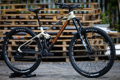 Mondraker Foxy Carbon RR... ready to attack some descents! - MTB Monster