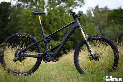 One stealthy Wild FS with some gold kit added for good measure.. available in the showroom! - MTB Monster