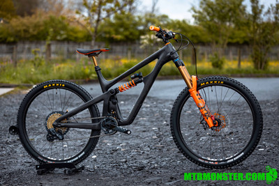 Yeti SB165 custom build! with some gold bits added for good measure! - MTB Monster