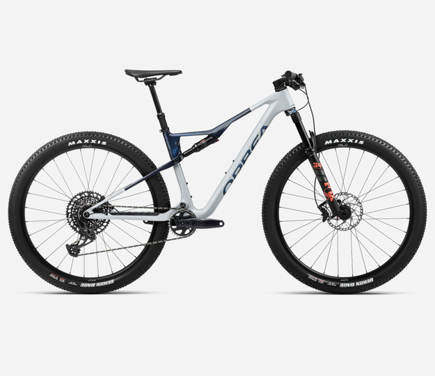 Orbea Oiz M21 2024 - Halo Silver/Blue Carbon View