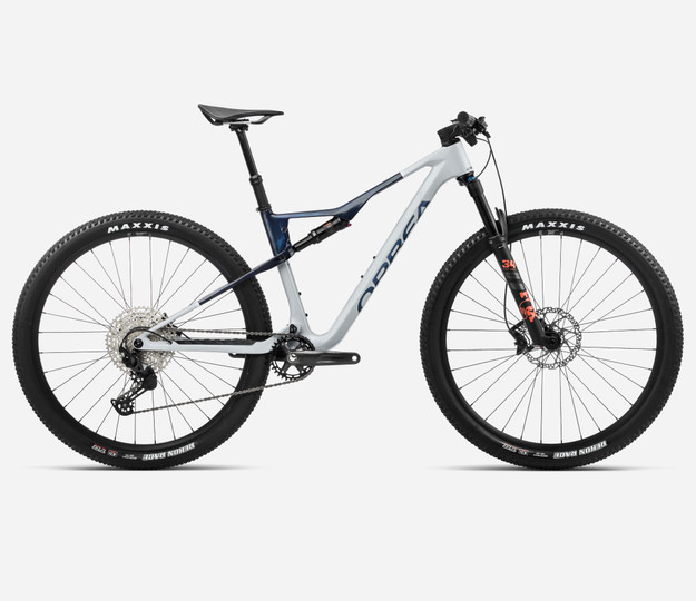 Orbea Oiz M30 2024 - Halo Silver/Blue Carbon View