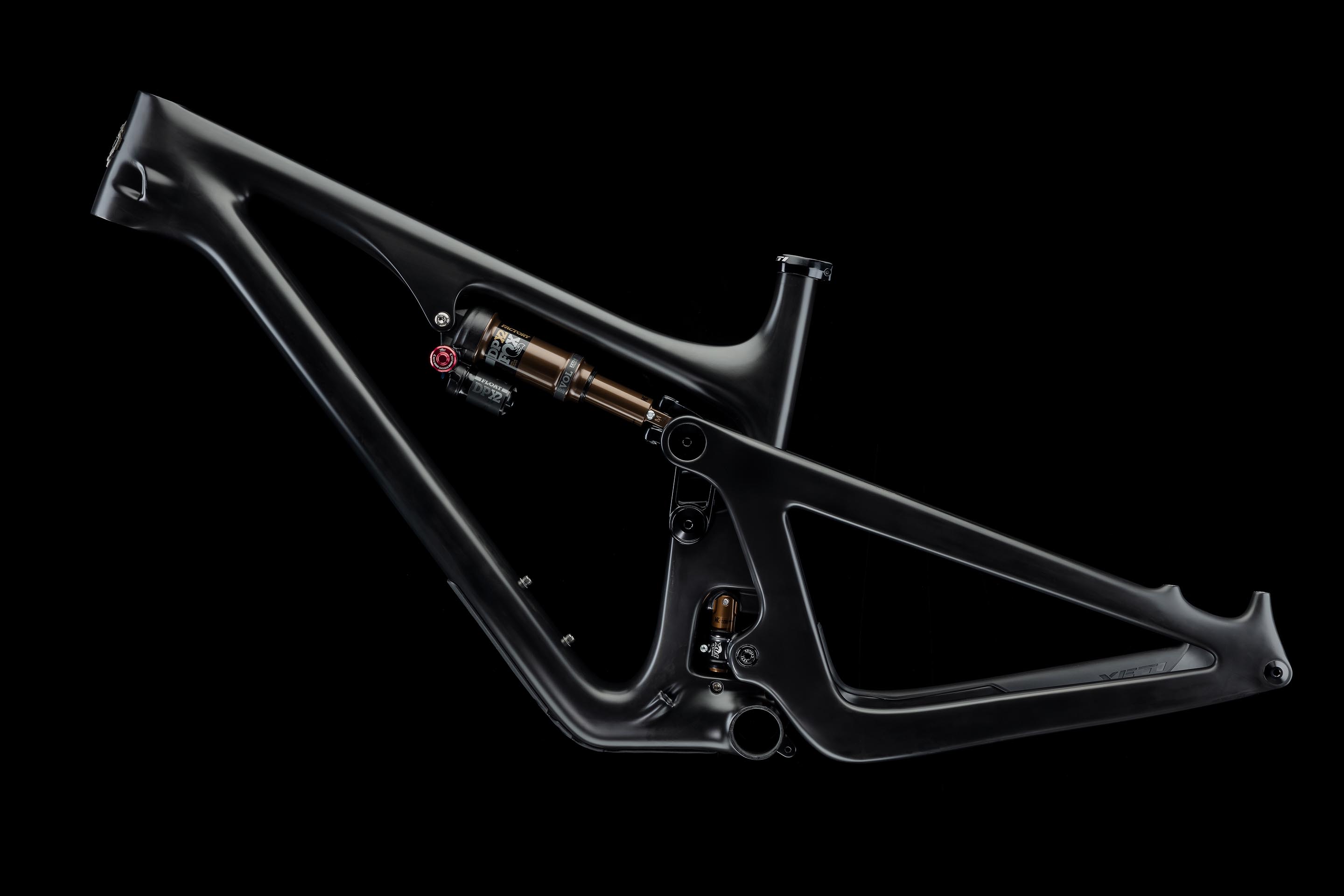 2020-yeticycles-sb140-raw-frame-carbon-dark-01.jpg